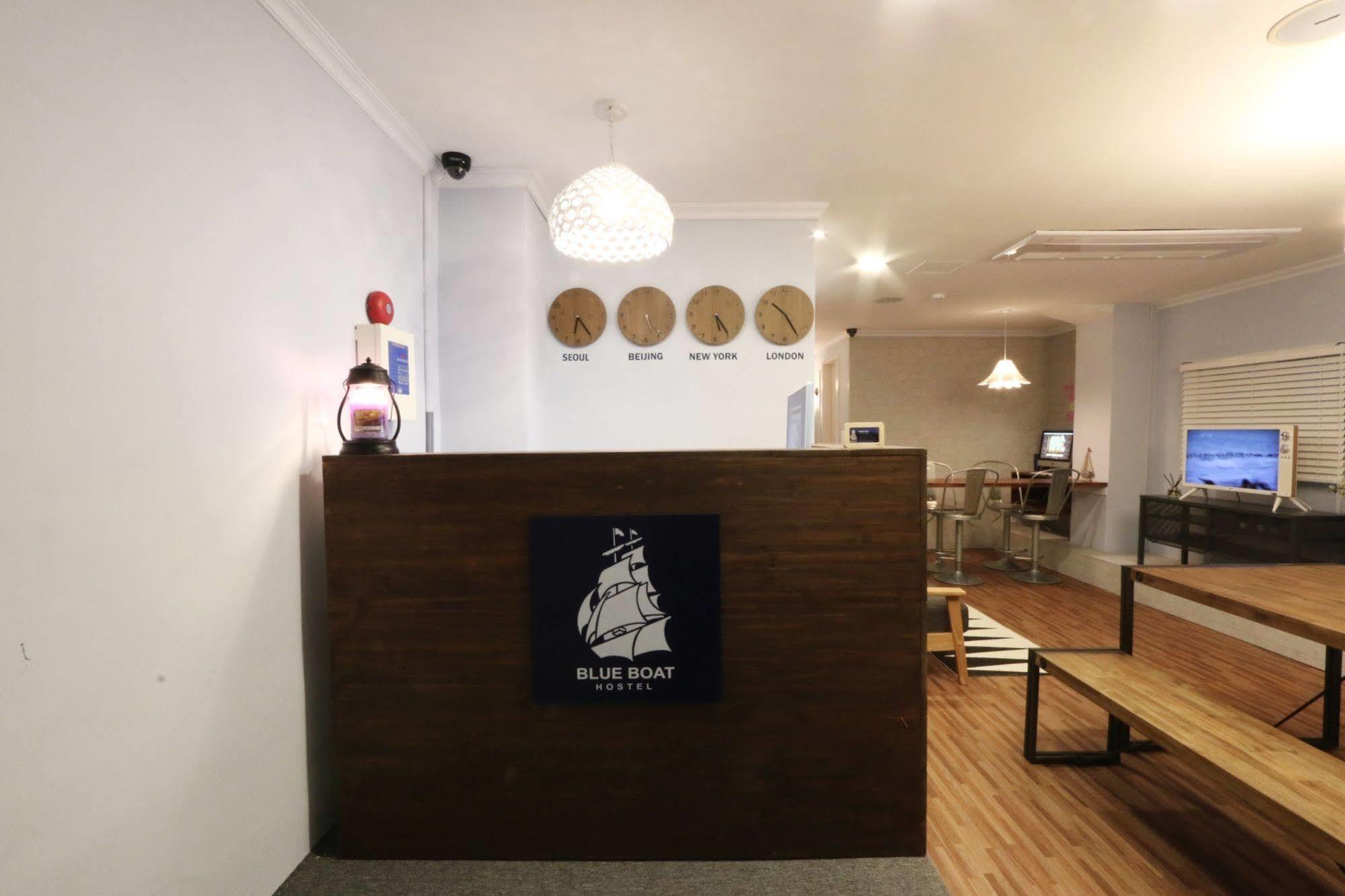 Blue Boat Hostel Myeongdong Seoul Exteriör bild